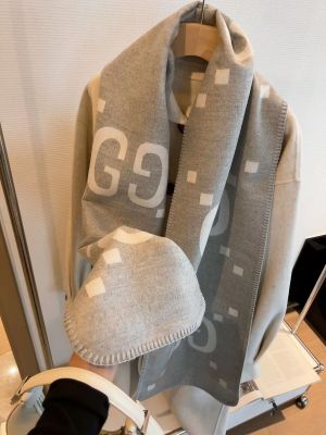 Gucci Muffler Cum Stole With Plain Polybag