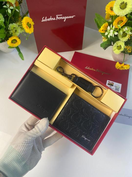 SALVATORE_FERRAGAMO premium wallet combo wid og box & accessories